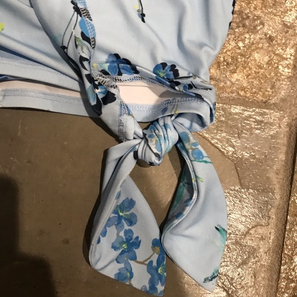 NEW Tahari Blouse Floral Short Sleeve - Picture 5 of 7